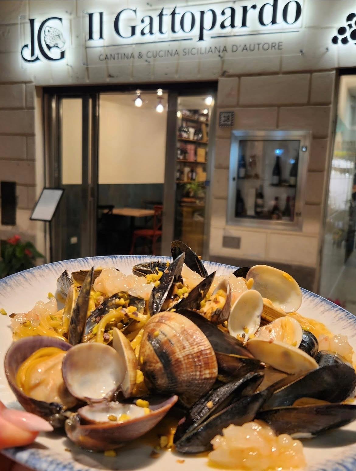 Calice di vino con cozze